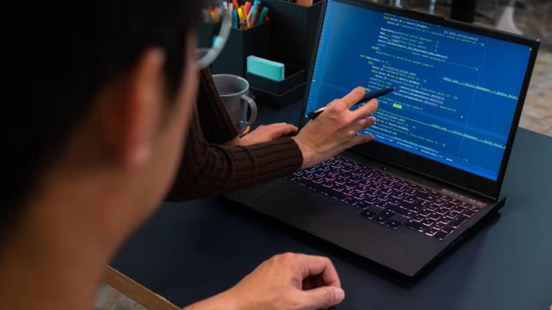 麦盖提县工业软件定制开发:破局传统制造数字化转型的“精准钥匙”
